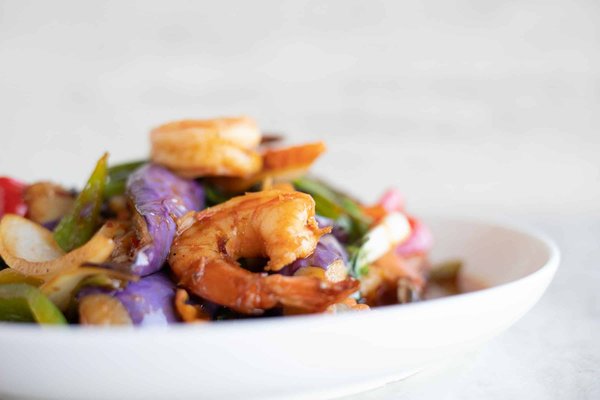 Quelles sont les meilleures pratiques pour préparer des plats à base de poissons fumés dans un restaurant de fruits de mer?